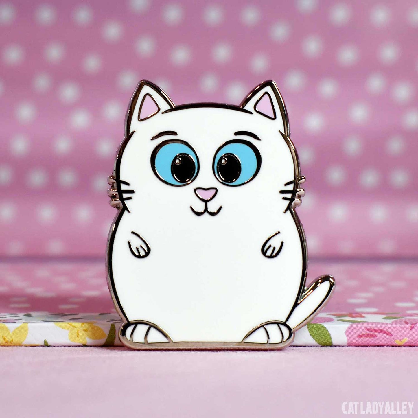 white cat blue eyes hard enamel pin